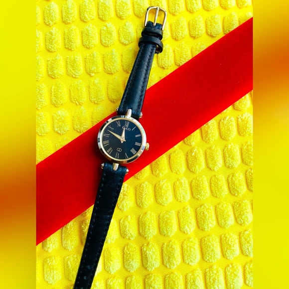 Authentic GUCCI watch ❤️ SO CUTE💖 - Picture 4 of 13